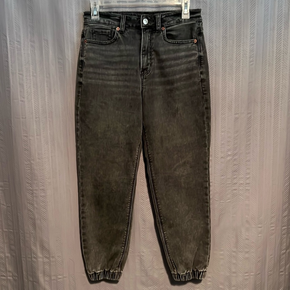 American Eagle Mom Jogger Real Good Jeans